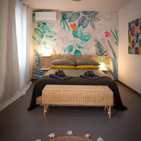 公寓 Calefati 384 *