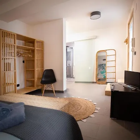 Апартаменти Calefati 384 *