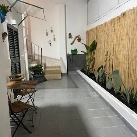 Апартаменти Calefati 384 *